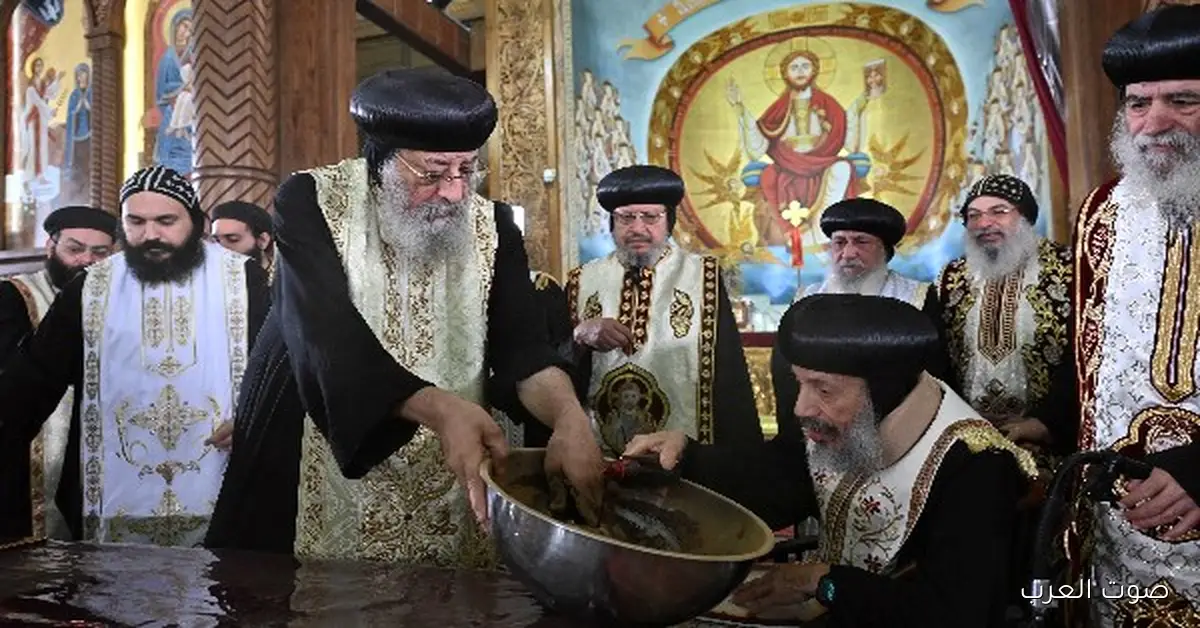 تطيب رفات القديس أثناسيوس الرسولي بيد البابا والمطارنة والأساقفة 2 تطيب رفات القديس أثناسيوس الرسولي بيد البابا والمطارنة والأساقفة