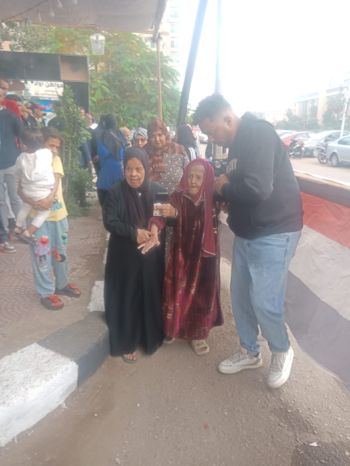 رئيس حي طرة تتفقد <a href=