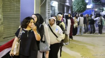 توافد مستمر قبل الإغلاق الكبار والصغار مستمرين في التصويت بالسيدة