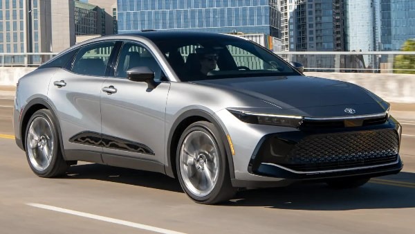 تويوتا كراون 2026 إيه الجديد فيها وكم سعرها في السعودية؟