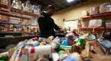 ثقة المستهلك الأمريكي بتتراجع لمستوى تاريخي بسبب استمرار الإغلاق الحكومي