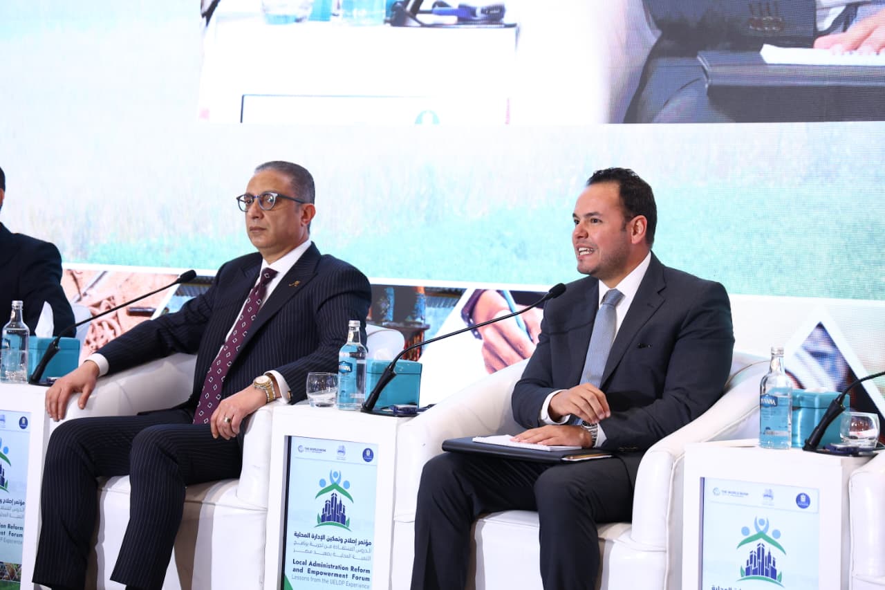 جلسة حوار عن تحسين البنية التحتية والخدمات من زاوية اللامركزية