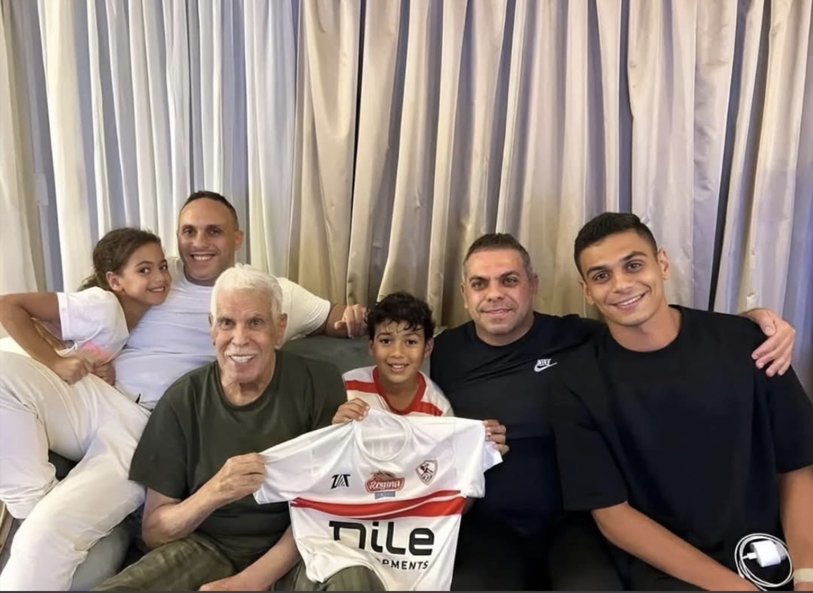 حسن شحاتة يحتفل بتأهل الزمالك