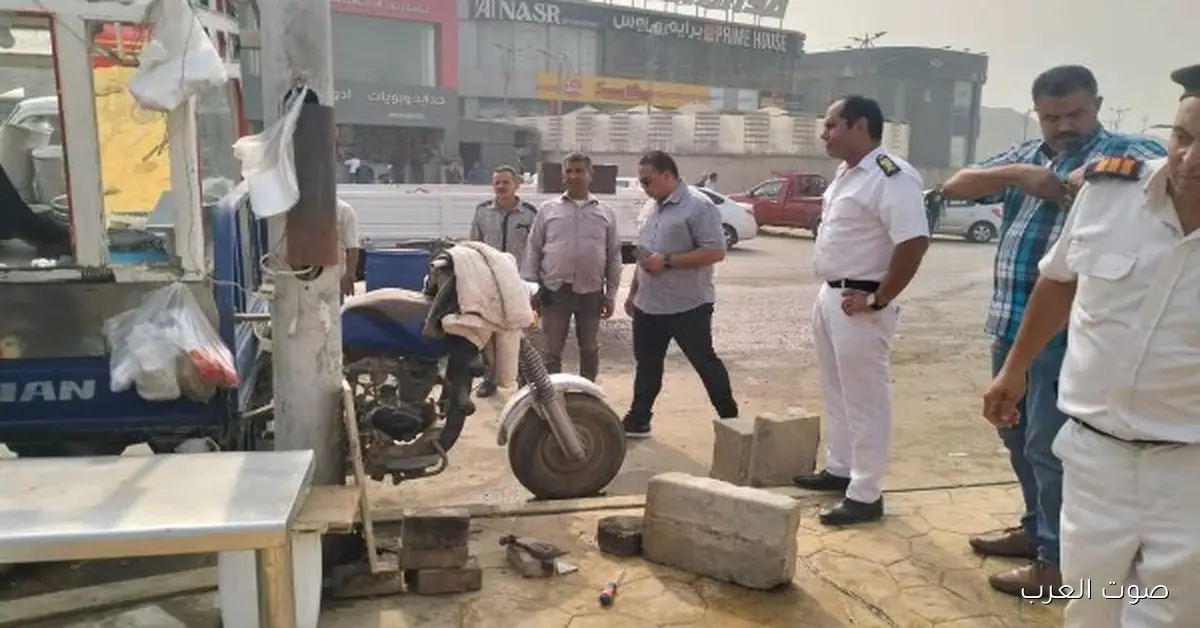 حملات لتنظيف الطرق ورفع العشوائيات في منطقة بيت الوطن بالقاهرة الجديدة