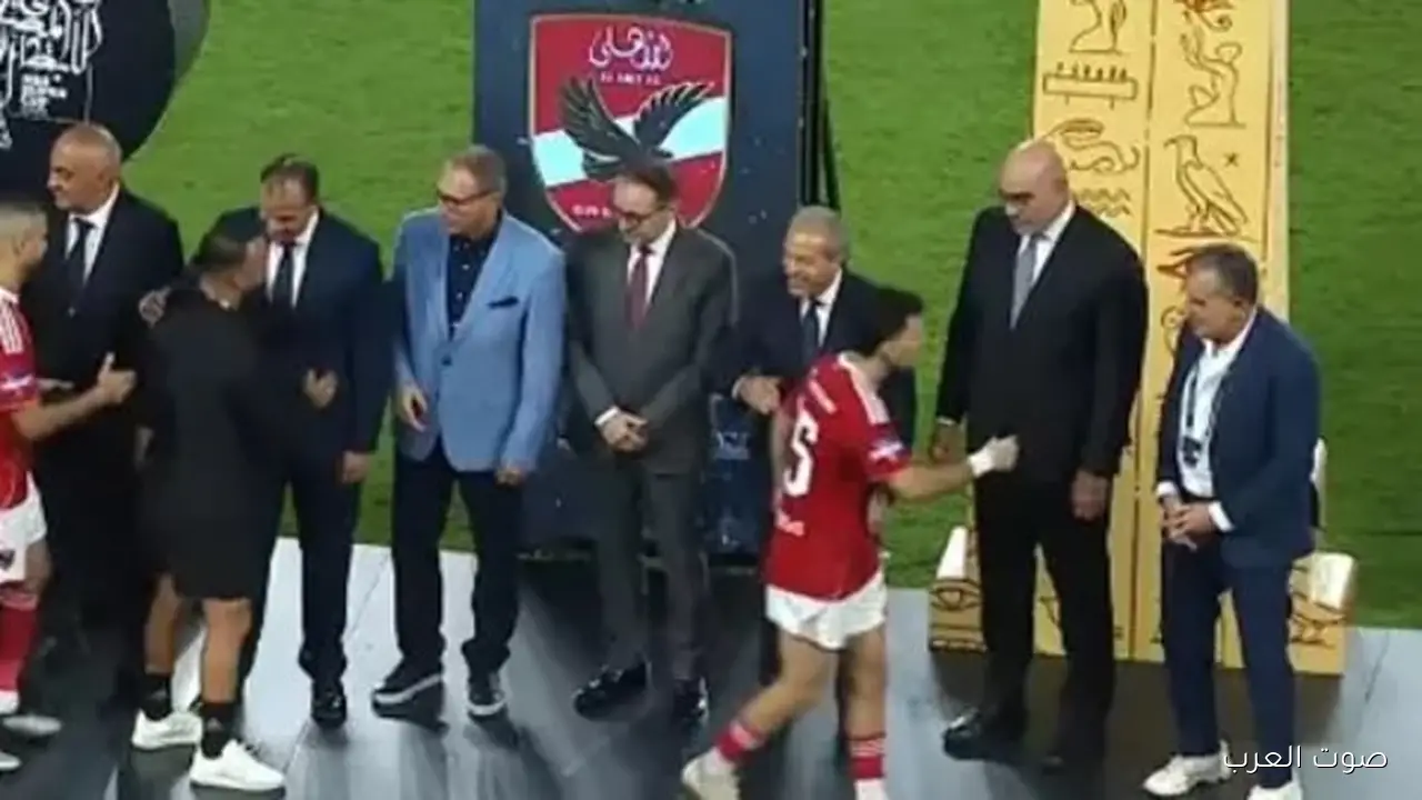 خالد الغندور يتكلم عن تجاهل زيزو لمصافحة هشام نصر كل