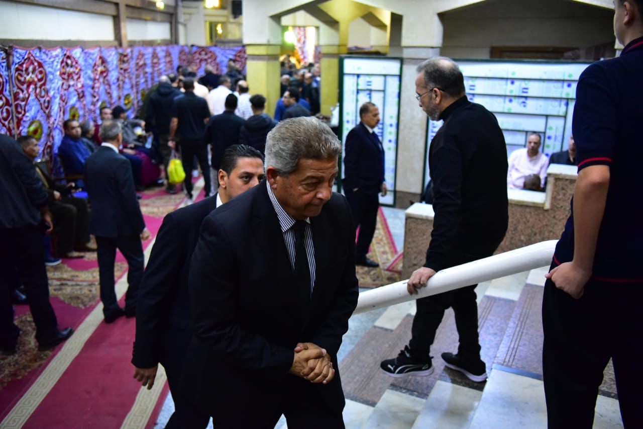 خالد عبد العزيز وممدوح عيد في عزاء محمد صبري الراحل