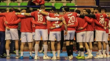 خالد فتحي يشكر اتحاد اليد في الإمارات ويهدي رئيسه درع