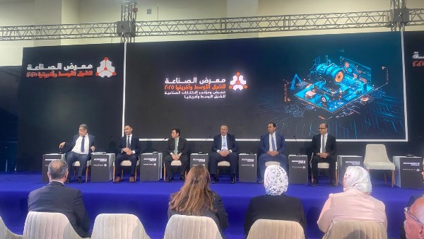 خبراء سيارات طفرة في الصناعات المساعدة للسيارات بعد إطلاق البرنامج