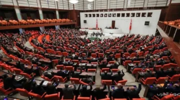 خناقة كبيرة في البرلمان التركي بعد مقتل جنود أتراك في