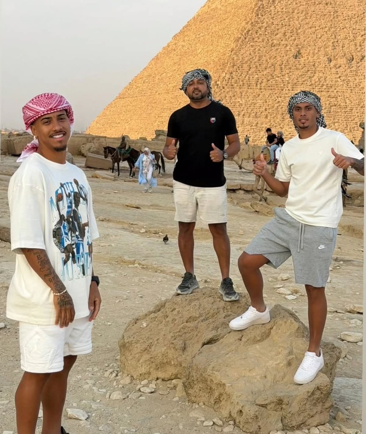 خوان بيزيرا في الأهرامات