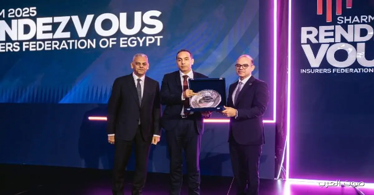 رئيس البورصة المصرية يتكرم في الملتقى السنوي للتأمين وإعادة التأمين