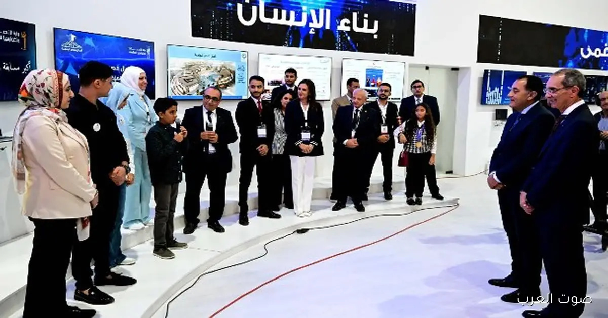 رئيس الوزراء بيزور أجنحة الجهاز القومي لتنظيم الاتصالات والشركة المصرية للاتصالات والبريد