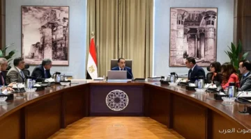 رئيس الوزراء يتابع تطوير المناطق حول هضبة الأهرامات