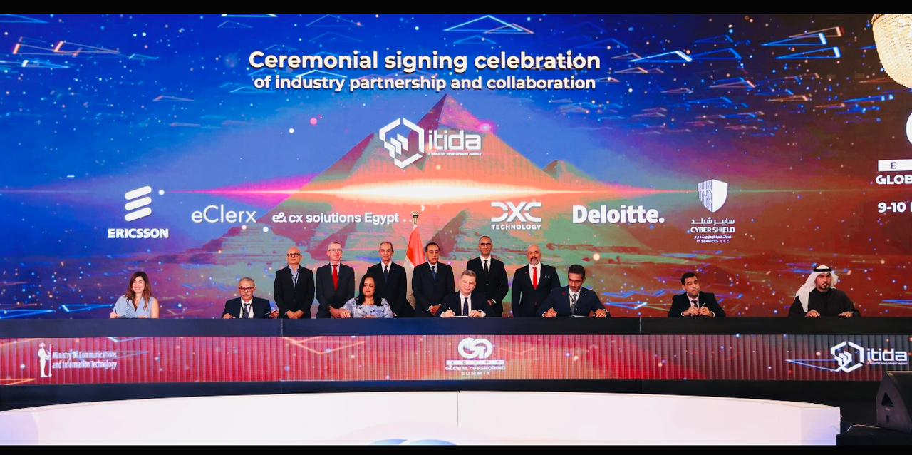 توقيع الاتفاقية بين هيئة تنمية تكنولوجيا المعلومات وشركة دي إكس سي تكنولوجي