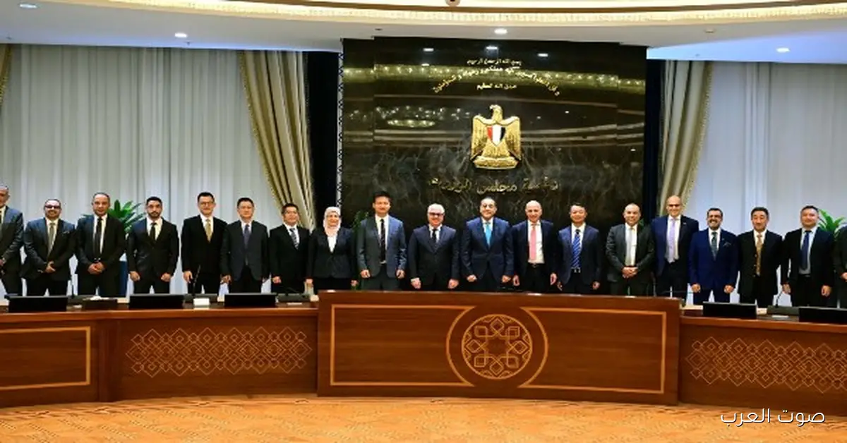 رئيس الوزراء يحضر توقيع عقد لإنشاء مجمع كامل للصناعات الكيميائية الفوسفاتية في المنطقة الاقتصادية 2 رئيس الوزراء يحضر توقيع عقد لإنشاء مجمع كامل للصناعات الكيميائية الفوسفاتية في المنطقة الاقتصادية