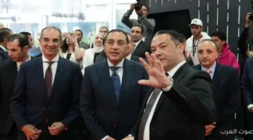 رئيس الوزراء يزور جناح شركة أورنچ مصر في معرض القاهرة