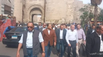 رئيس الوزراء يزور منطقة حارة الروم وباب زويلة ويشوف شغل