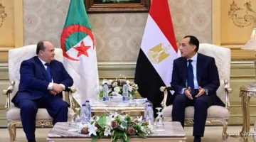 رئيس الوزراء يستقبل نظيره الجزائري في مطار القاهرة قبل اجتماع