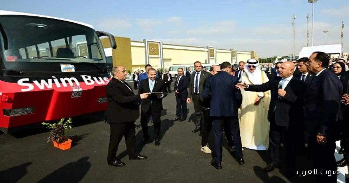 رئيس الوزراء يشوف أول أتوبيس برمائي مصري في معرض النقل الذكي