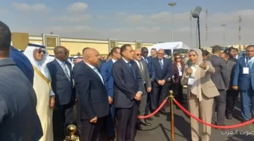 رئيس الوزراء يشوف العربيات والأتوبيسات الكهربائية المصرية في معرض النقل