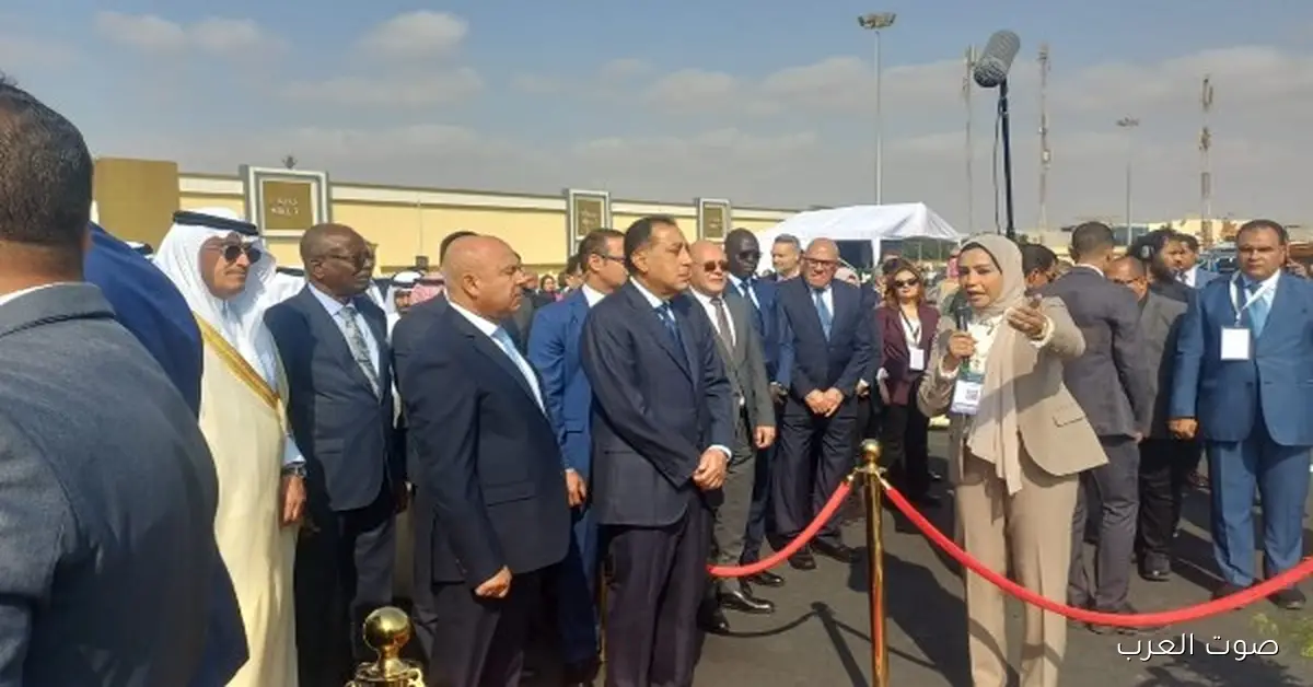 رئيس الوزراء يشوف العربيات والأتوبيسات الكهربائية المصرية في معرض النقل الذكي