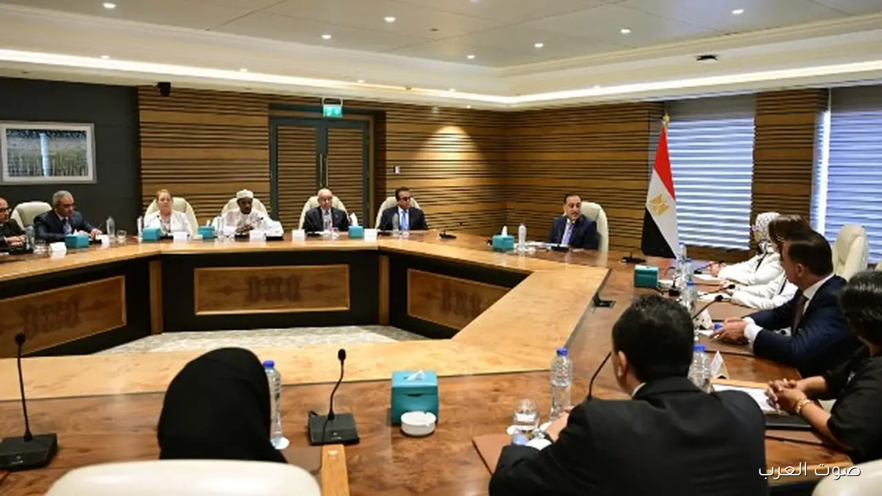 رئيس الوزراء يقابل وزراء الصحة والتعليم من دول مشاركة في