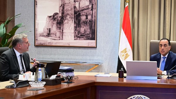 رئيس الوزراء يقابل وزير البترول لمناقشة شوية ملفات شغل