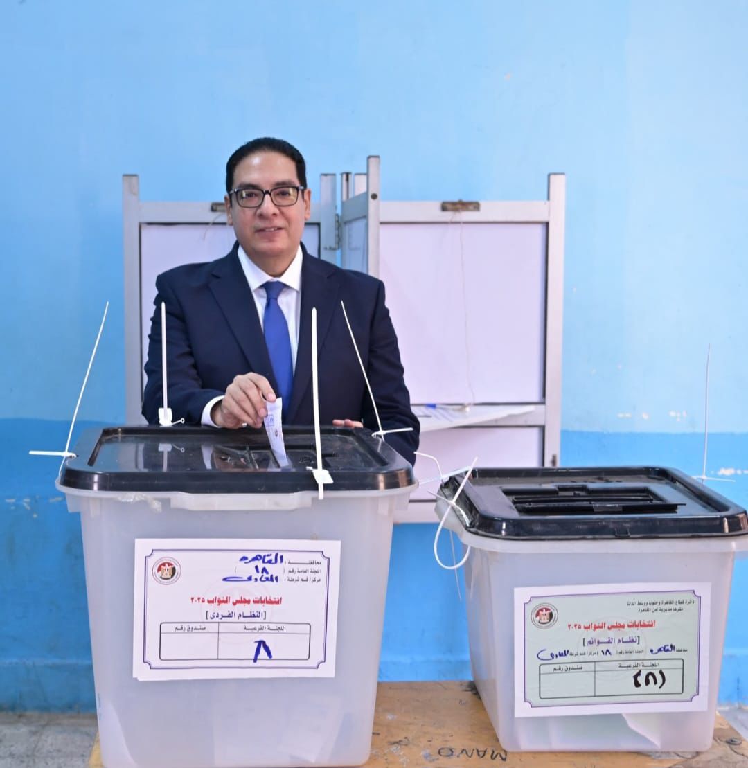 رئيس جامعة القاهرة يشارك في انتخابات النواب ويقول لازم كلنا