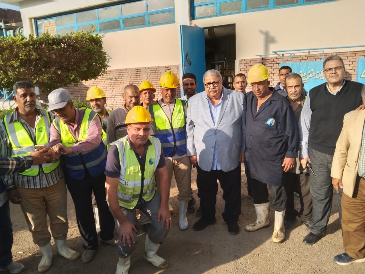 رئيس صرف صحي القاهرة الكبرى يزور محطتين في شبرا الخيمة