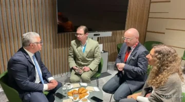 رئيس هيئة قناة السويس يعرض فرص الاستثمار على مسؤولي الشركات