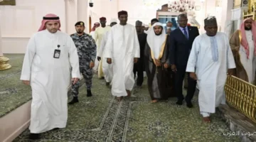 رئيس وزراء النيجر يقوم بزيارة المسجد النبوي ويعبر عن اعتزازه