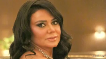 رانيا يوسف لفتت الأنظار بفستان ذهبي وبرونزي وتاتو باسم بناتها