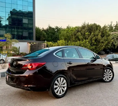 ركب أوبل أسترا سيدان بـ 500 ألف جنيه