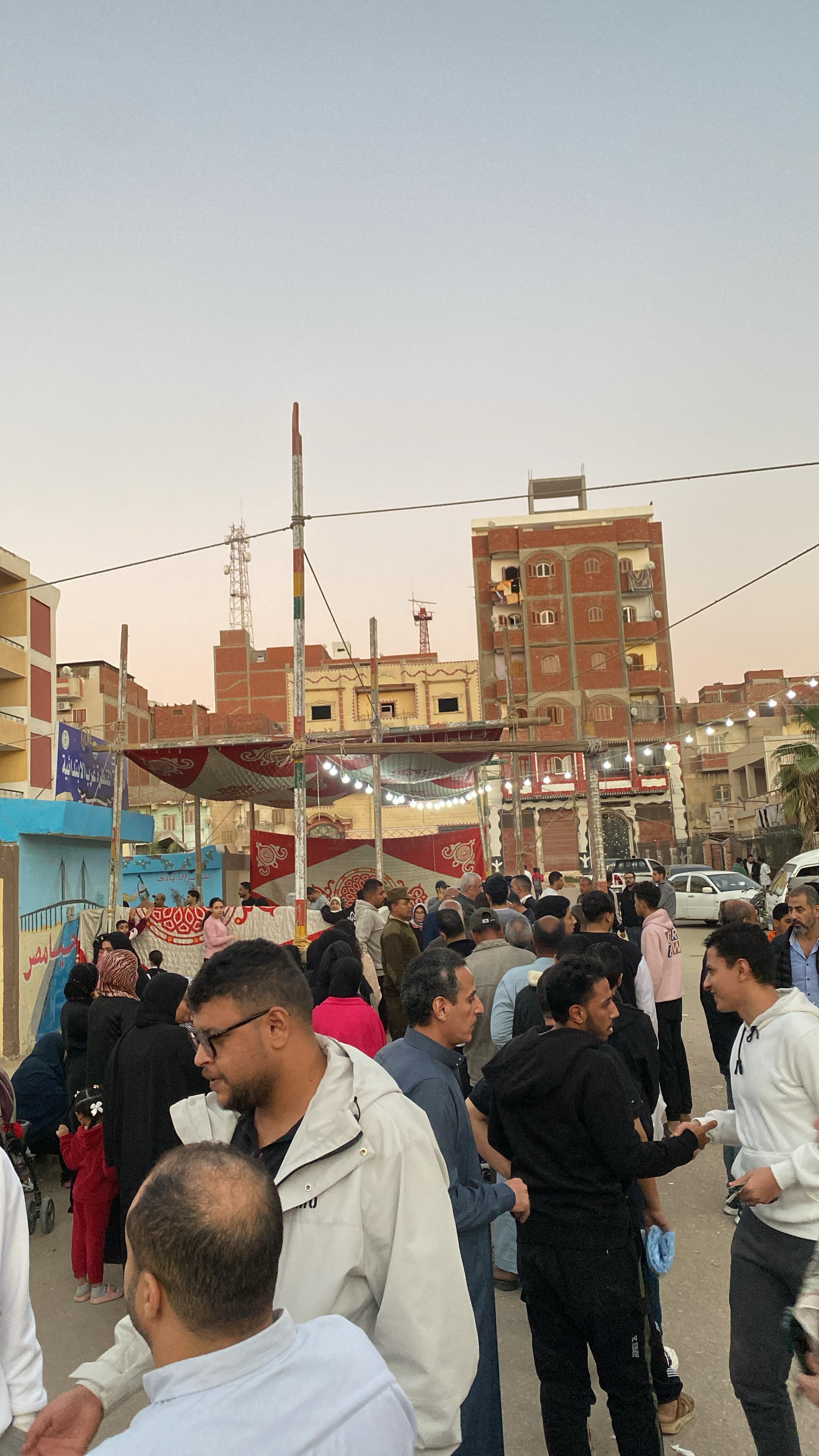 زحمة الناخبين قدام مدرسة القنطرة غرب الابتدائية في الإسماعيلية