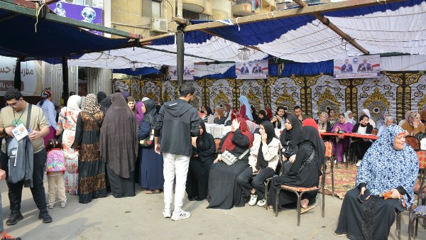 إقبال كثيف من <a href=