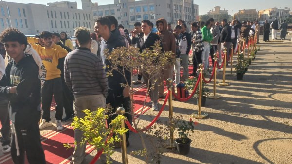 زحمة كبيرة بلجنة الطبري في الشروق والشباب في المقدمة مع وجود أمني كبير