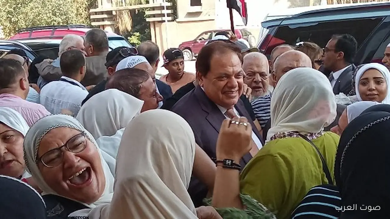 زحمة كبيرة في مدرسة الشهيد العميد عامر عبد المقصود بالدقي