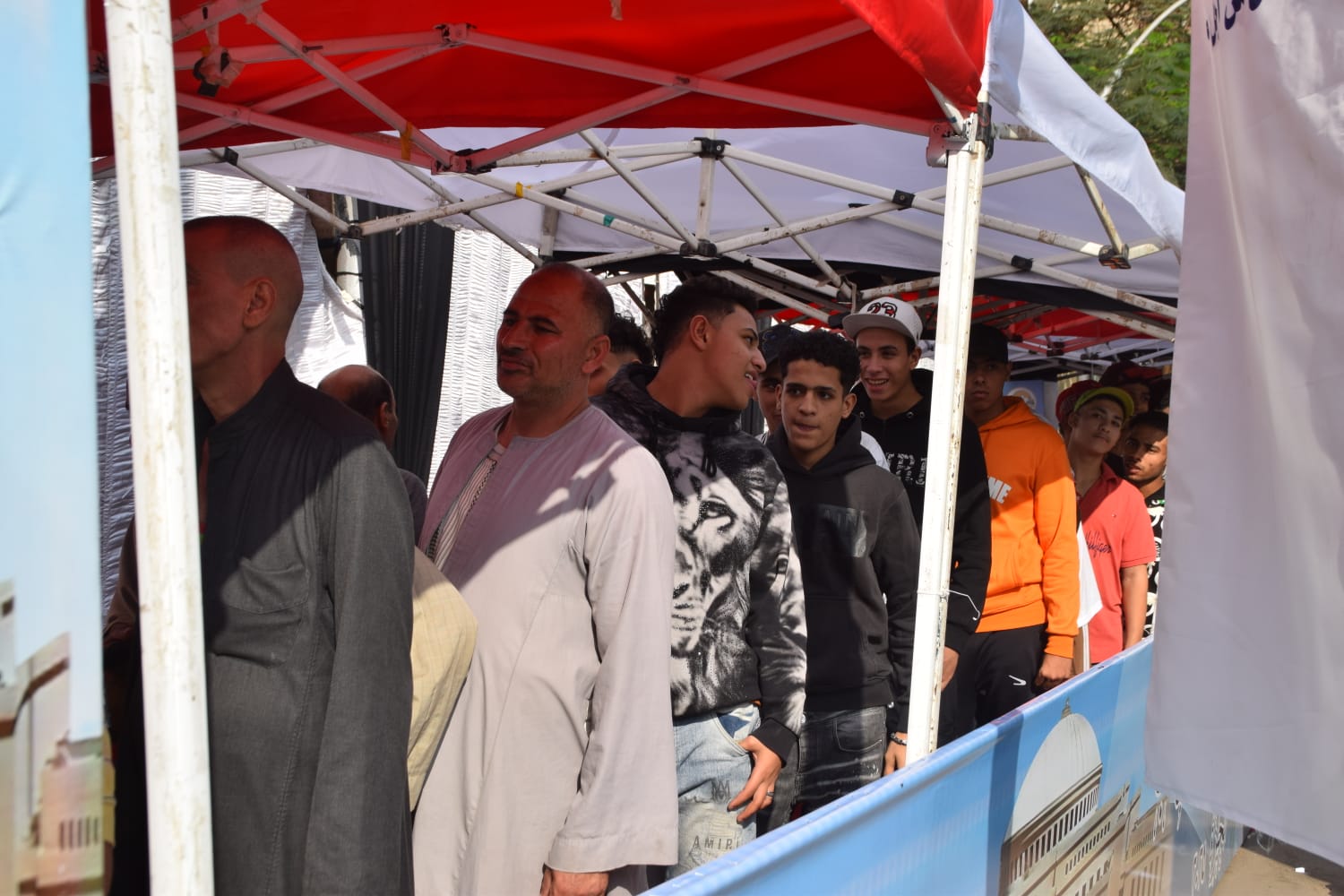 زحمة ومشاركة كبيرة إقبال ملحوظ من كل الأعمار في لجان