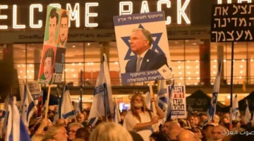 زعماء المعارضة وآلاف الإسرائيليين في مظاهرة للمطالبة بلجنة تحقيق في