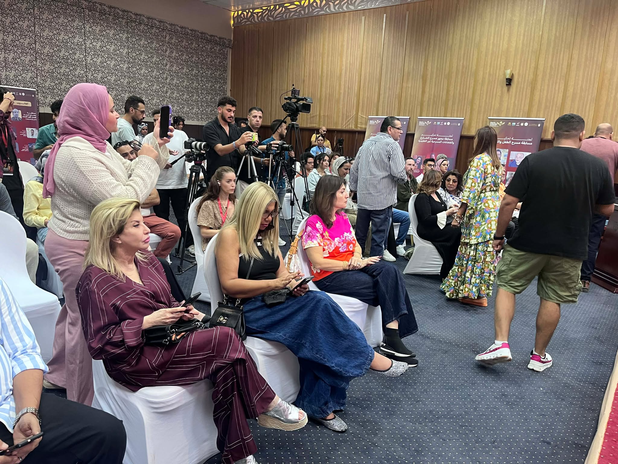 زوجة هاني رمزي تحضر ندوة تكريمه في مهرجان شرم الشيخ