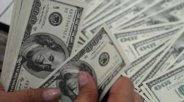 سعر الدولار مقابل الجنيه المصري اليوم الخميس في البنوك