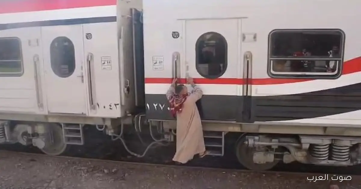 “سلامتك تهمنا” .. وزارة النقل تحذر من تصرفات خطيرة على السكة الحديد