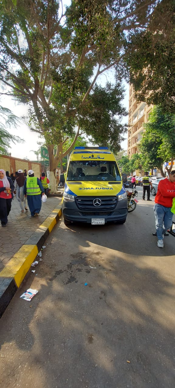 سيارات الإسعاف موجودة قدام لجان المهندسين الانتخابية لأي مساعدة