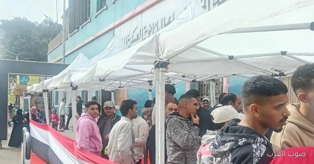 شباب كتير صوتوا في لجنة مدرسة الخديو إسماعيل الثانوية بالسيدة زينب
