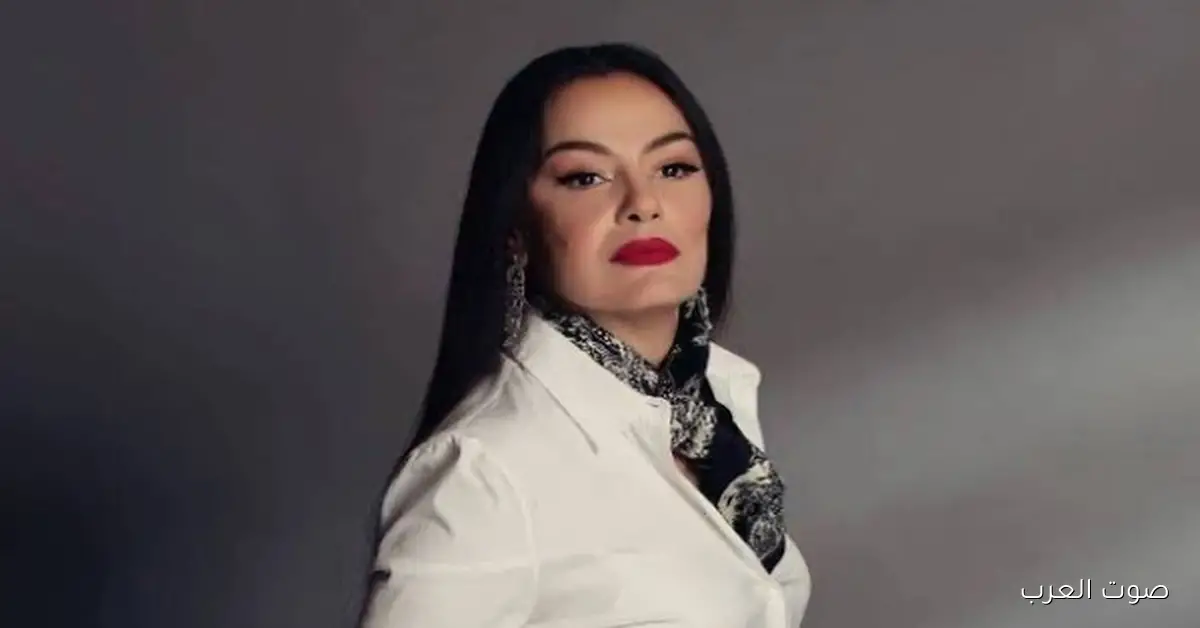 شريهان بتساند عمر خيرت بعد ما مر بأزمة صحية وبتظهر حبها لمصر