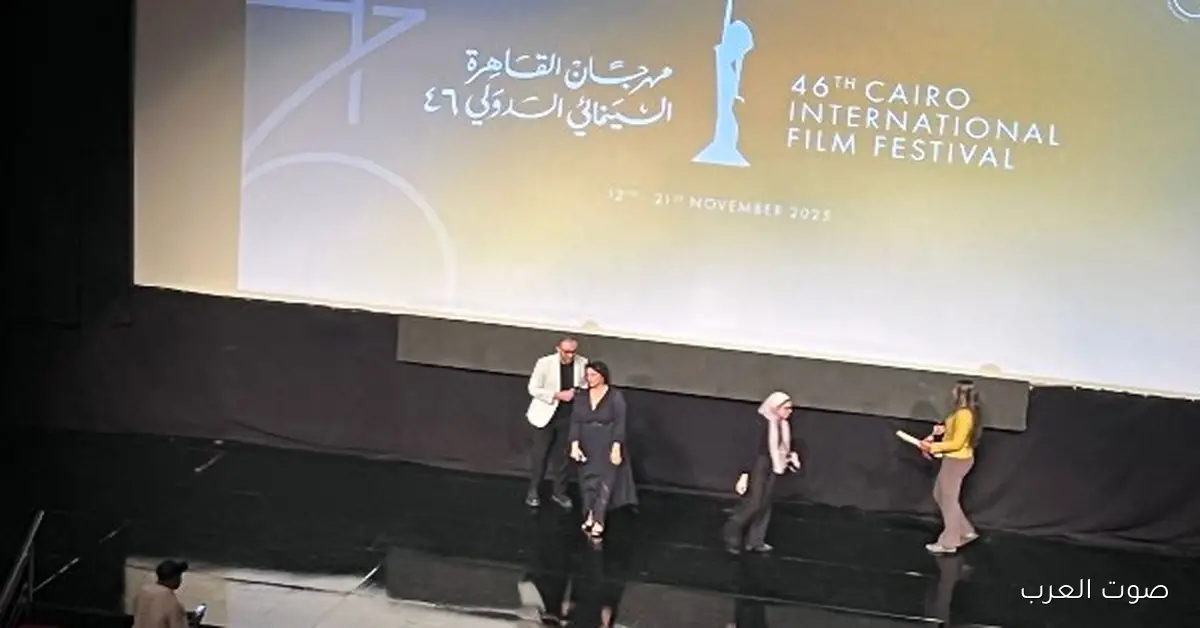 شكرًا مصر.. هيام عباس مش قادرة تتحكم في دموعها بعد تكريمها في مهرجان القاهرة السينمائي