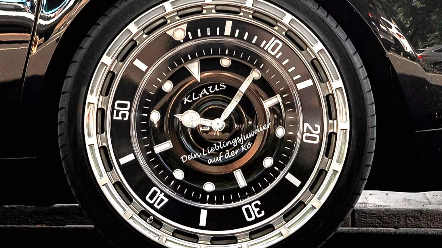 شوفوا عجلات عربية رولز رويس معمولة على شكل ساعة فخمة