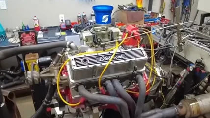 شوفوا مقارنة بين شيفروليه 400 وفورد 400 محركات القوة