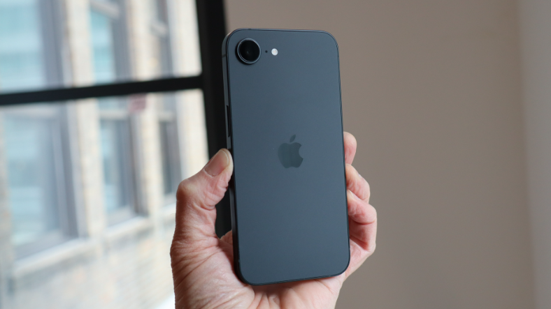 صدمة كبيرة في آبل آيفون 16e فشل وتأجيل غير مفسر