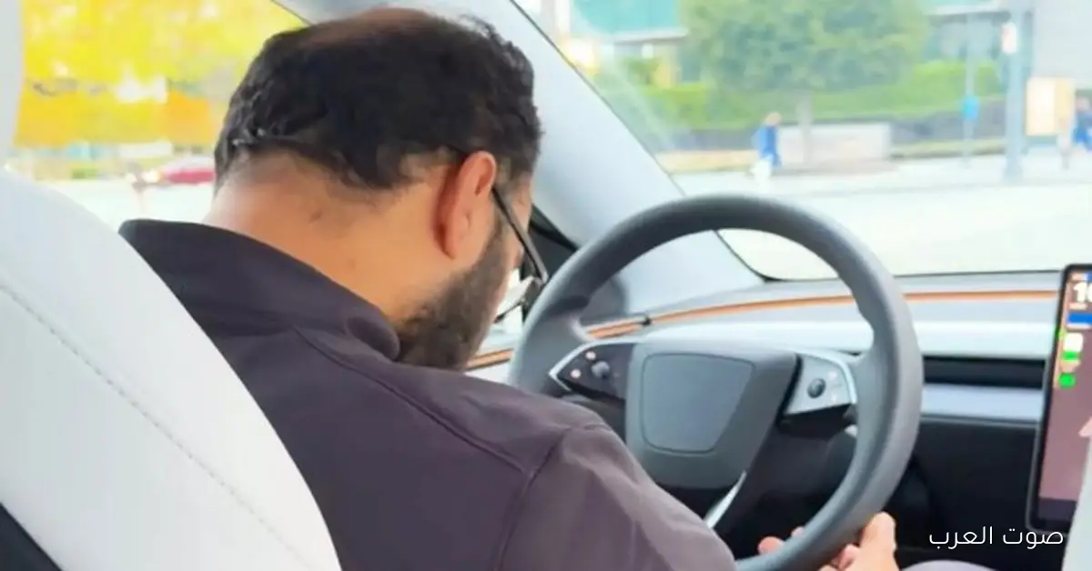 صور مسربه لسائق تسلا ذاتية القيادة وهو نايم تثير الجدل 2 صور مسربه لسائق تسلا ذاتية القيادة وهو نايم تثير الجدل